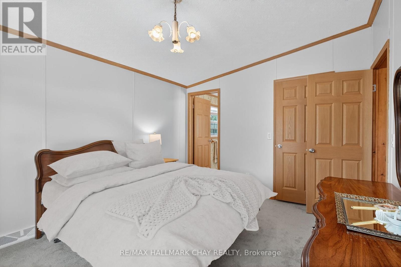 3 ILLINOIS CRESCENT Image 13