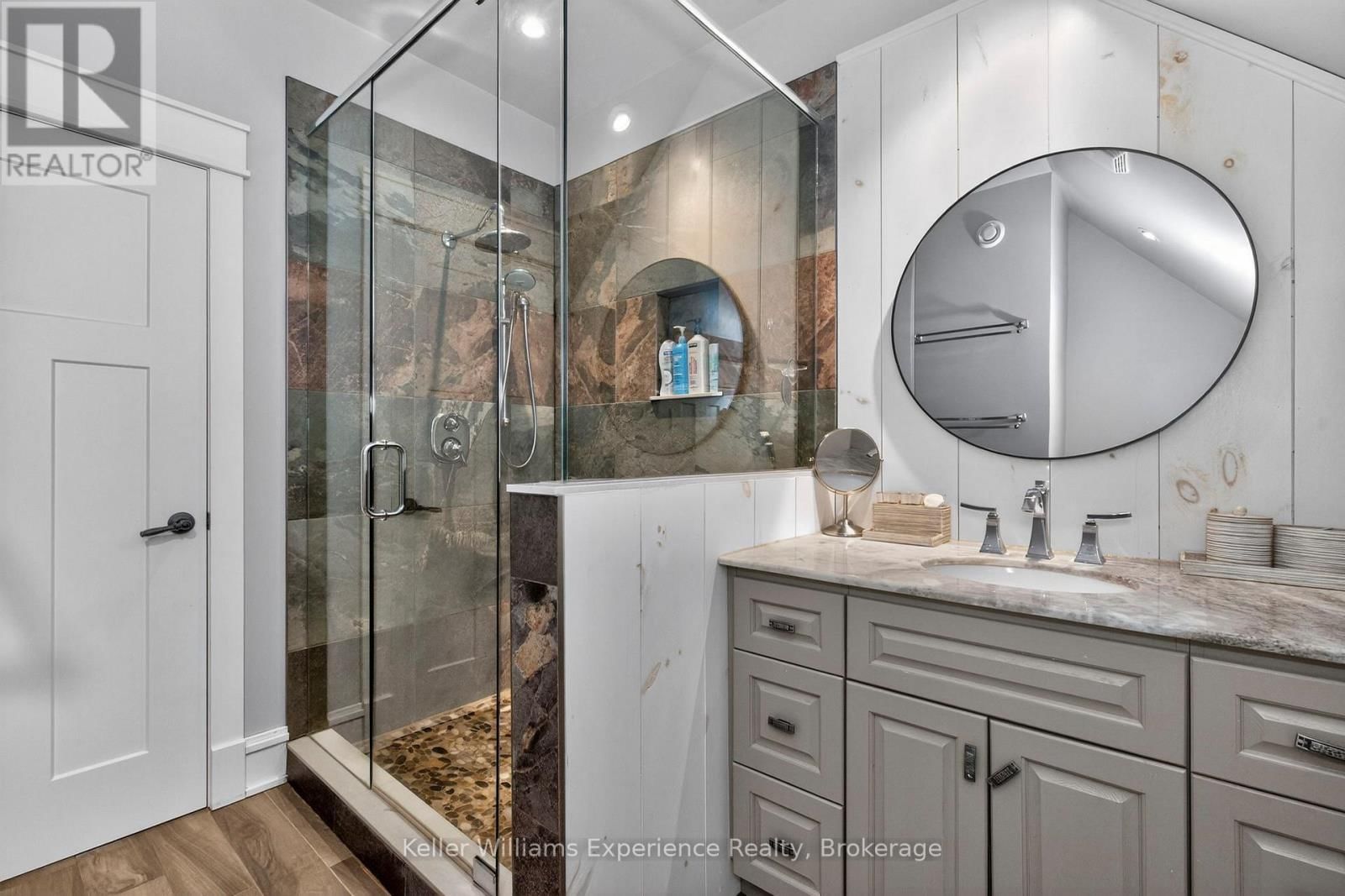 1749 CHAMPLAIN ROAD Image 10