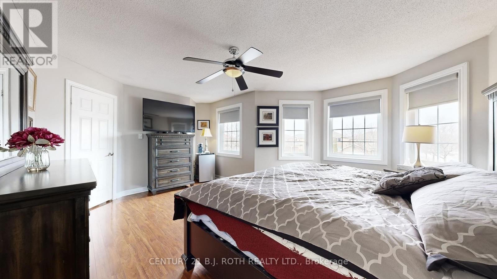 14 ROUND LEAF COURT Image 21