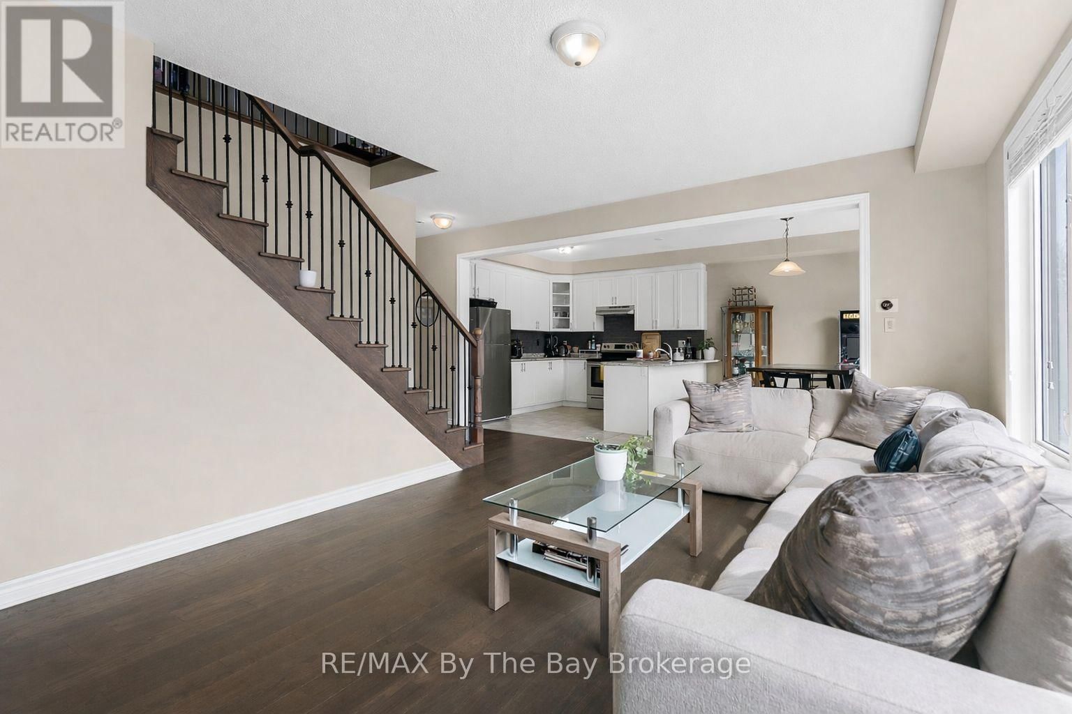 56 KIRBY AVENUE Image 12