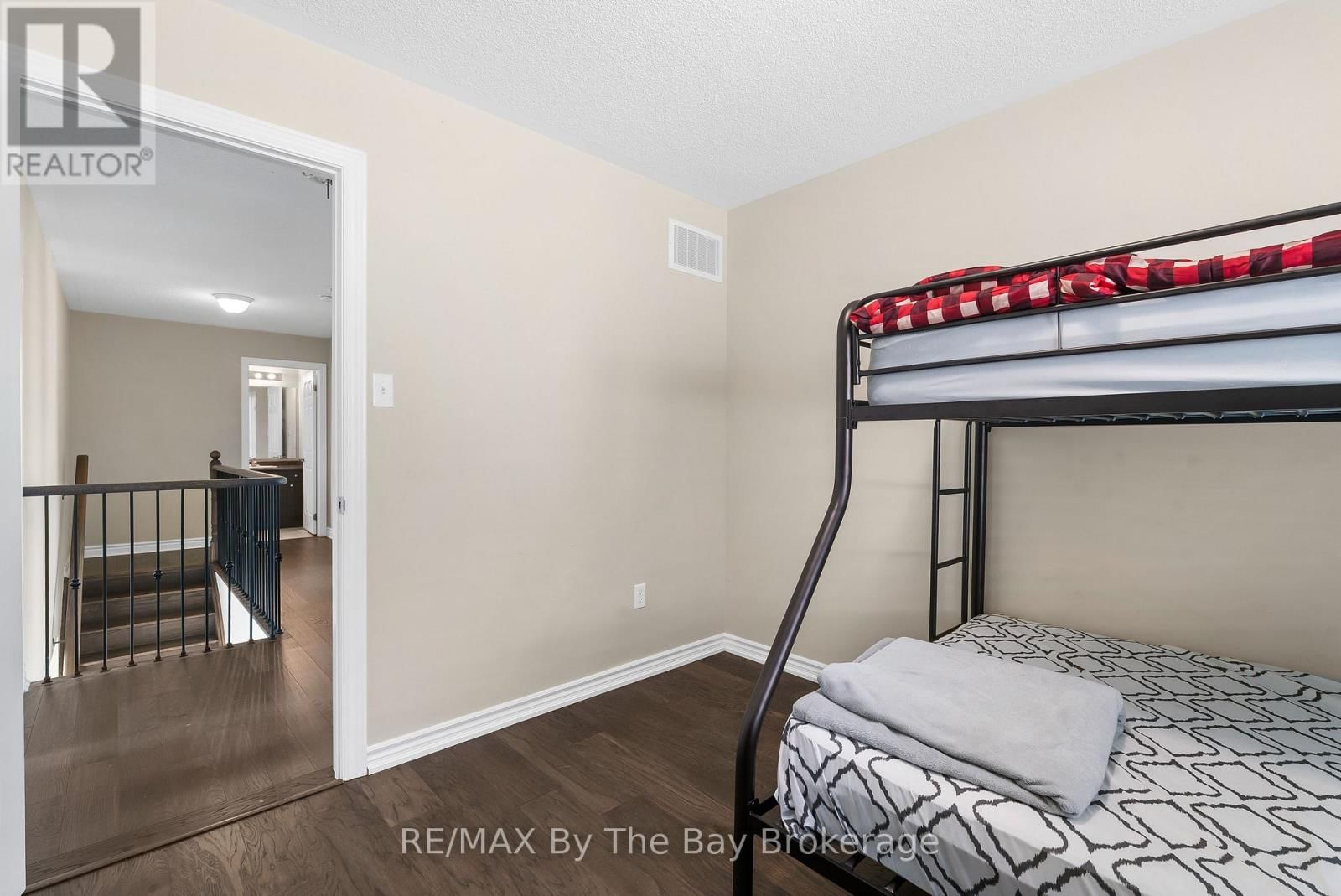 56 KIRBY AVENUE Image 23