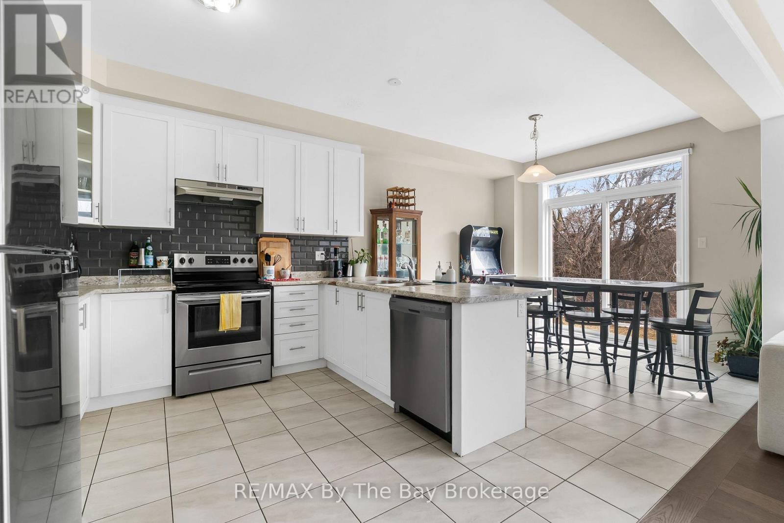 56 KIRBY AVENUE Image 4