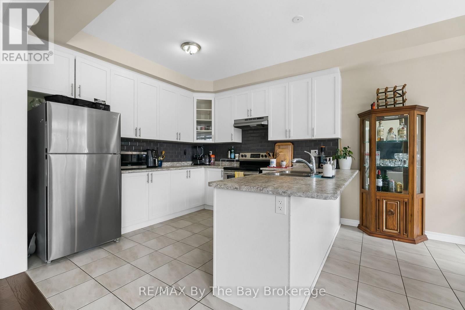 56 KIRBY AVENUE Image 5