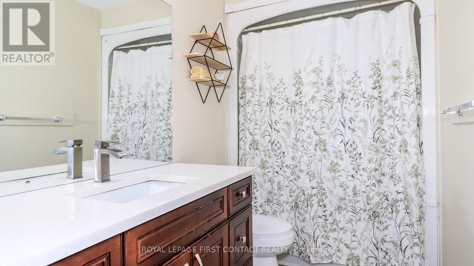 66 DOWNING CRESCENT Image 10