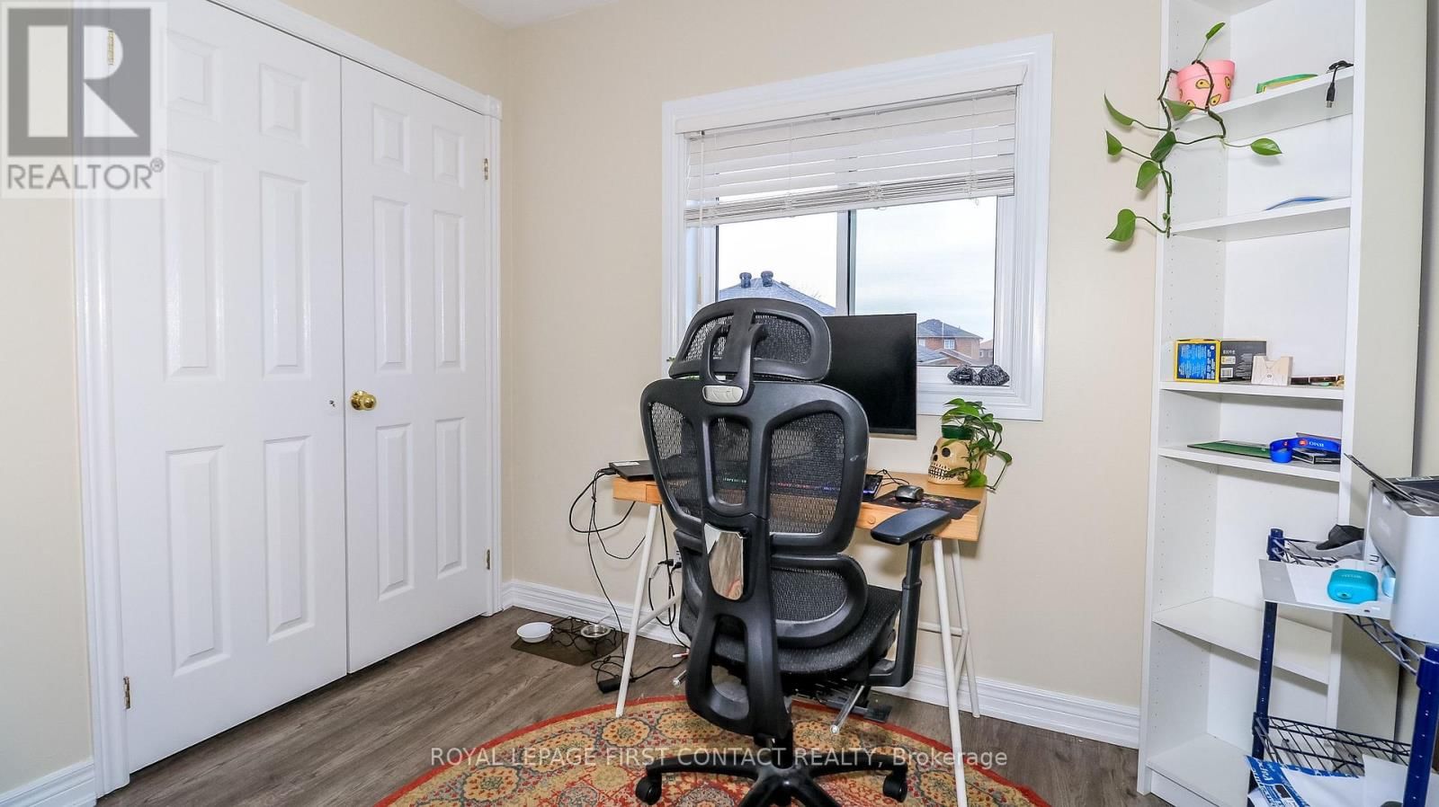 66 DOWNING CRESCENT Image 14