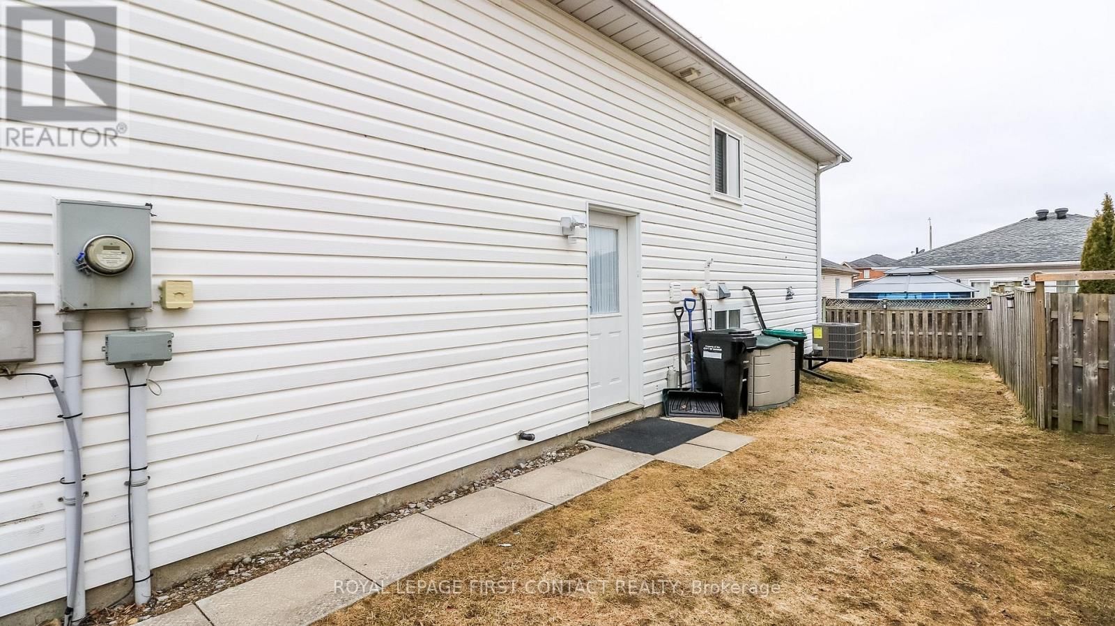 66 DOWNING CRESCENT Image 17