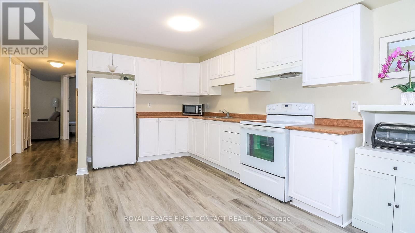 66 DOWNING CRESCENT Image 20