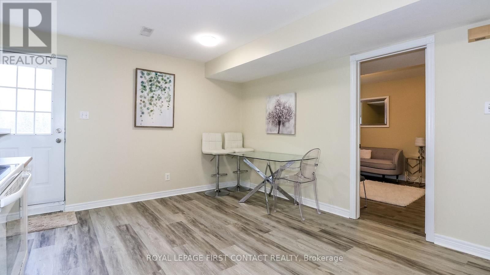 66 DOWNING CRESCENT Image 22