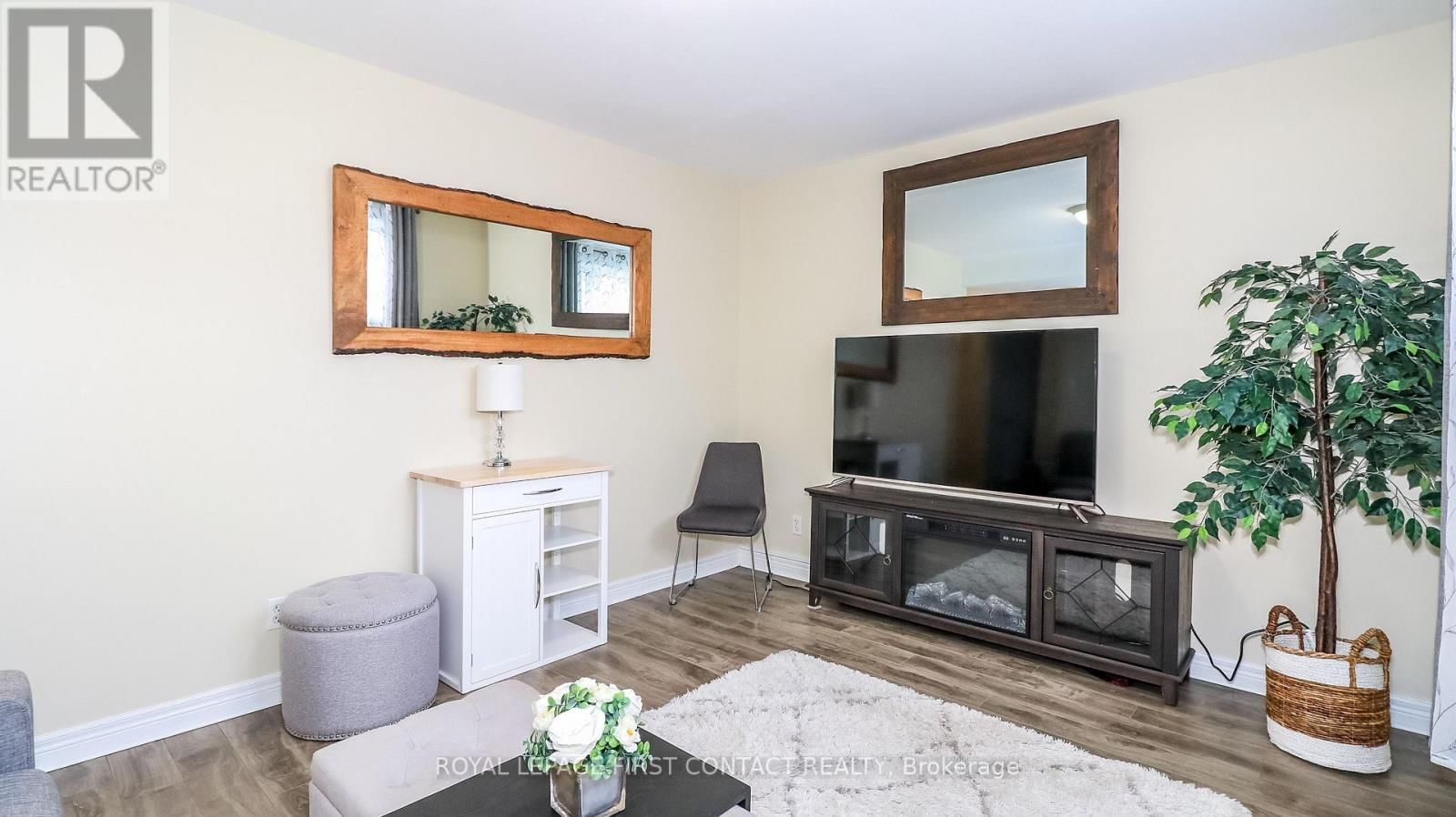 66 DOWNING CRESCENT Image 29