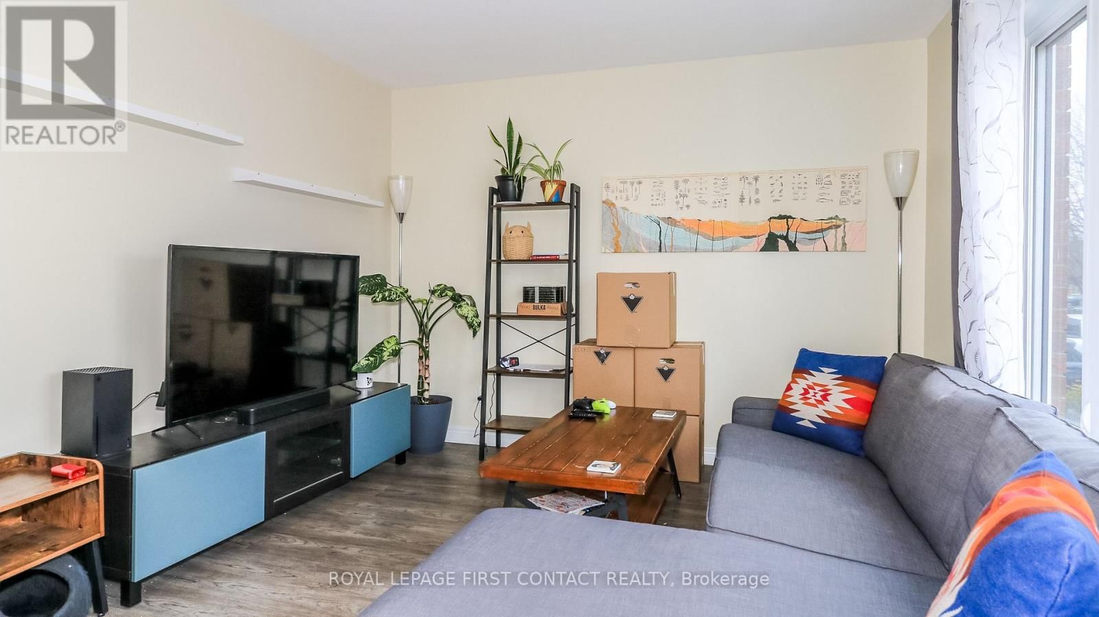 66 DOWNING CRESCENT Image 3