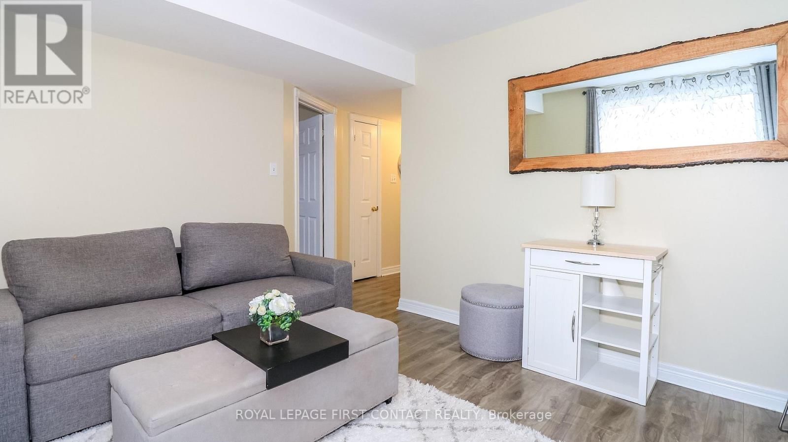 66 DOWNING CRESCENT Image 30