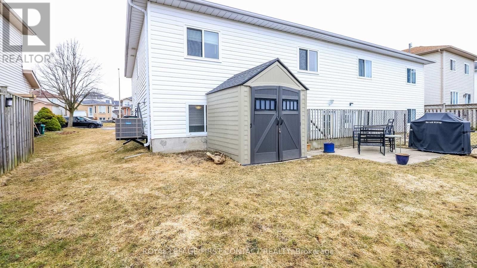 66 DOWNING CRESCENT Image 32