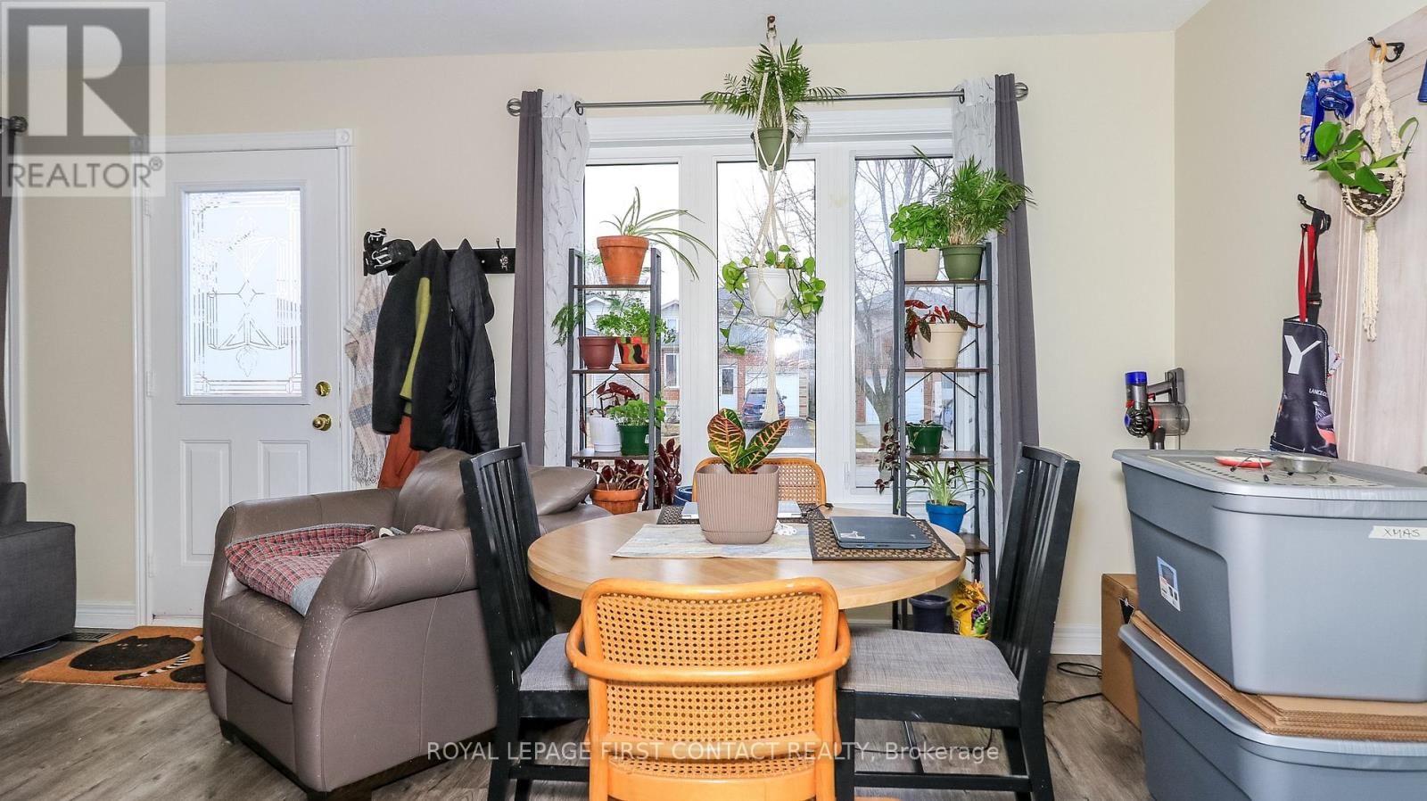 66 DOWNING CRESCENT Image 5