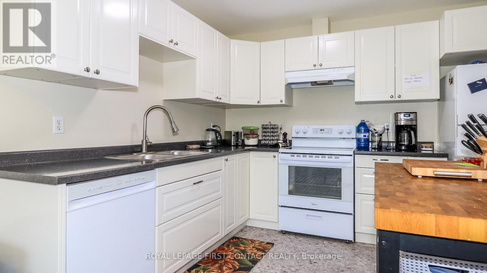 66 DOWNING CRESCENT Image 6