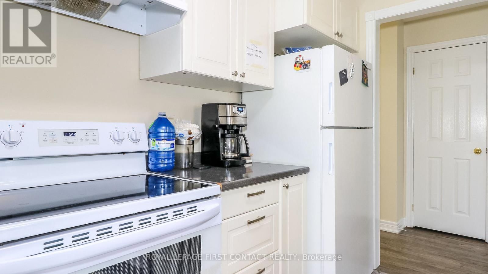 66 DOWNING CRESCENT Image 7