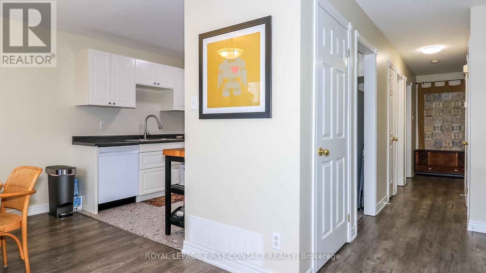 66 DOWNING CRESCENT Image 9