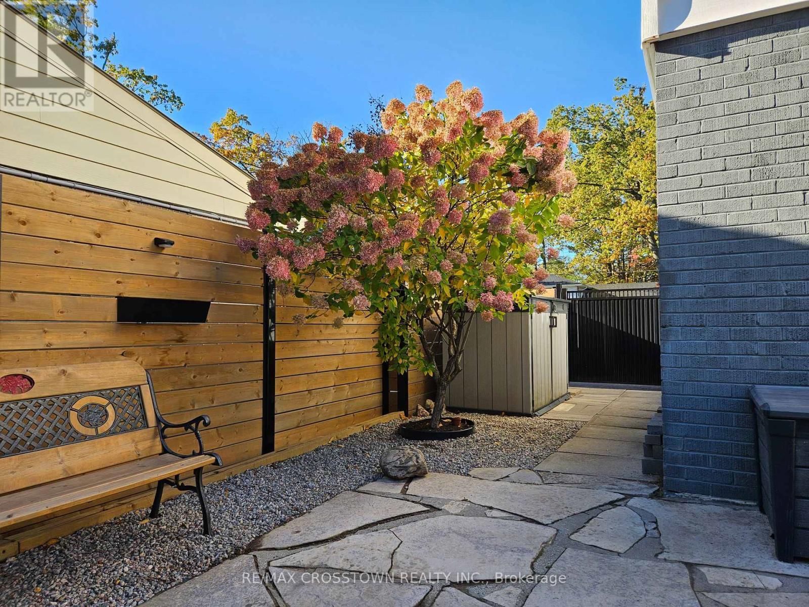 11 CASTLE DRIVE Image 34