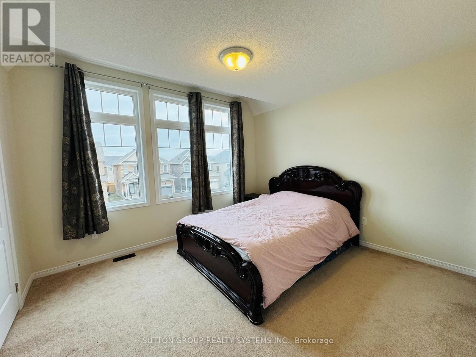 48 PORTLAND STREET Image 12