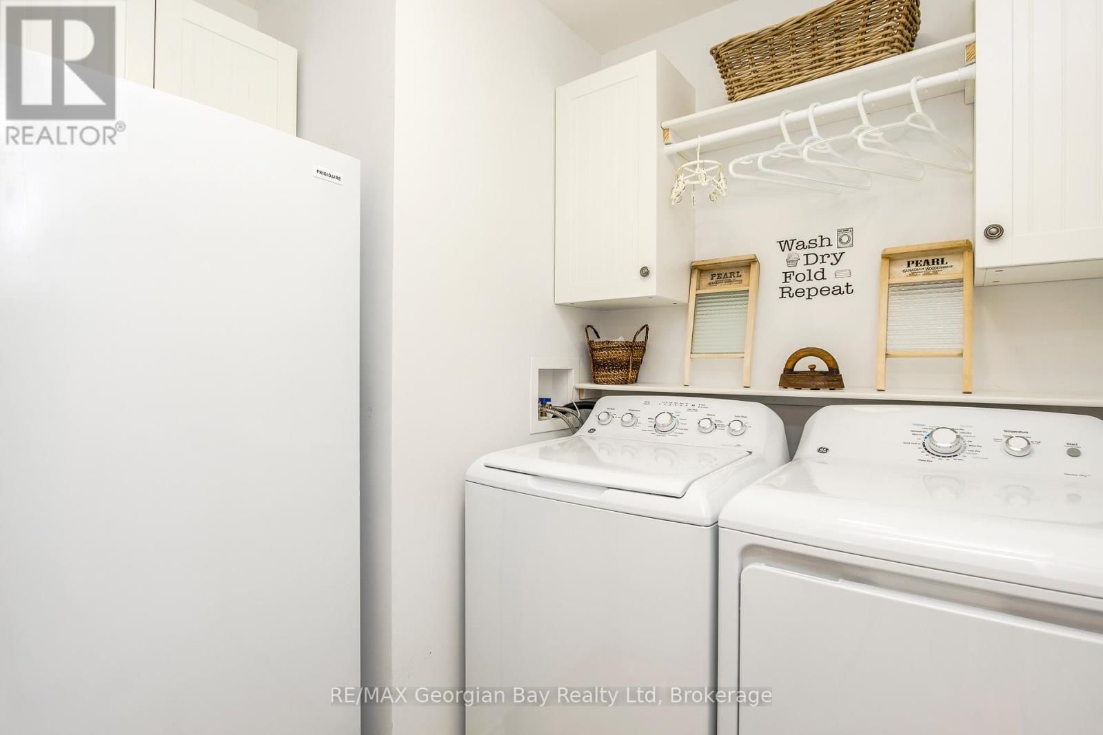 39 CHAMBERLAIN CRESCENT Image 24