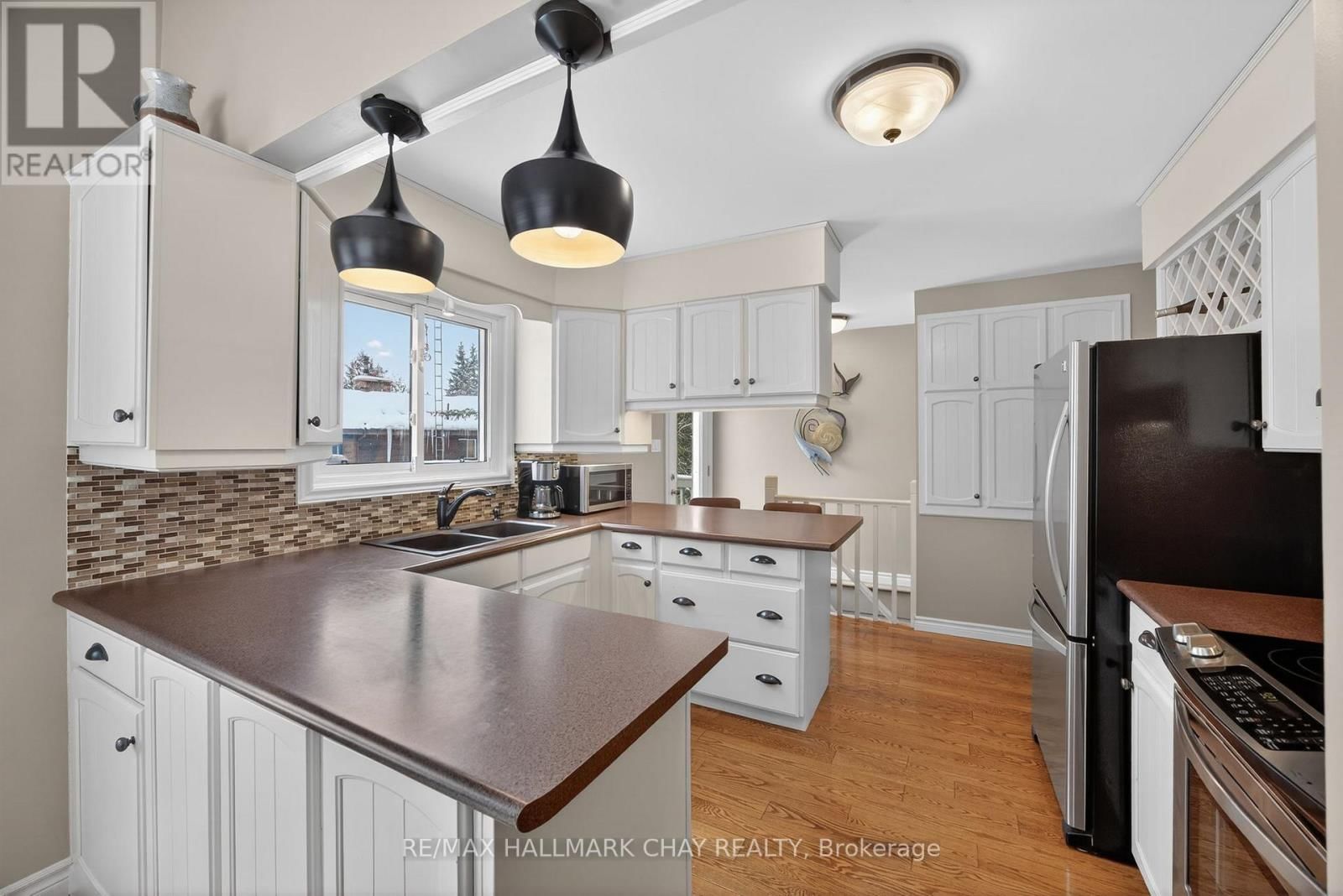 1075 6 LINE SOUTH Image 13