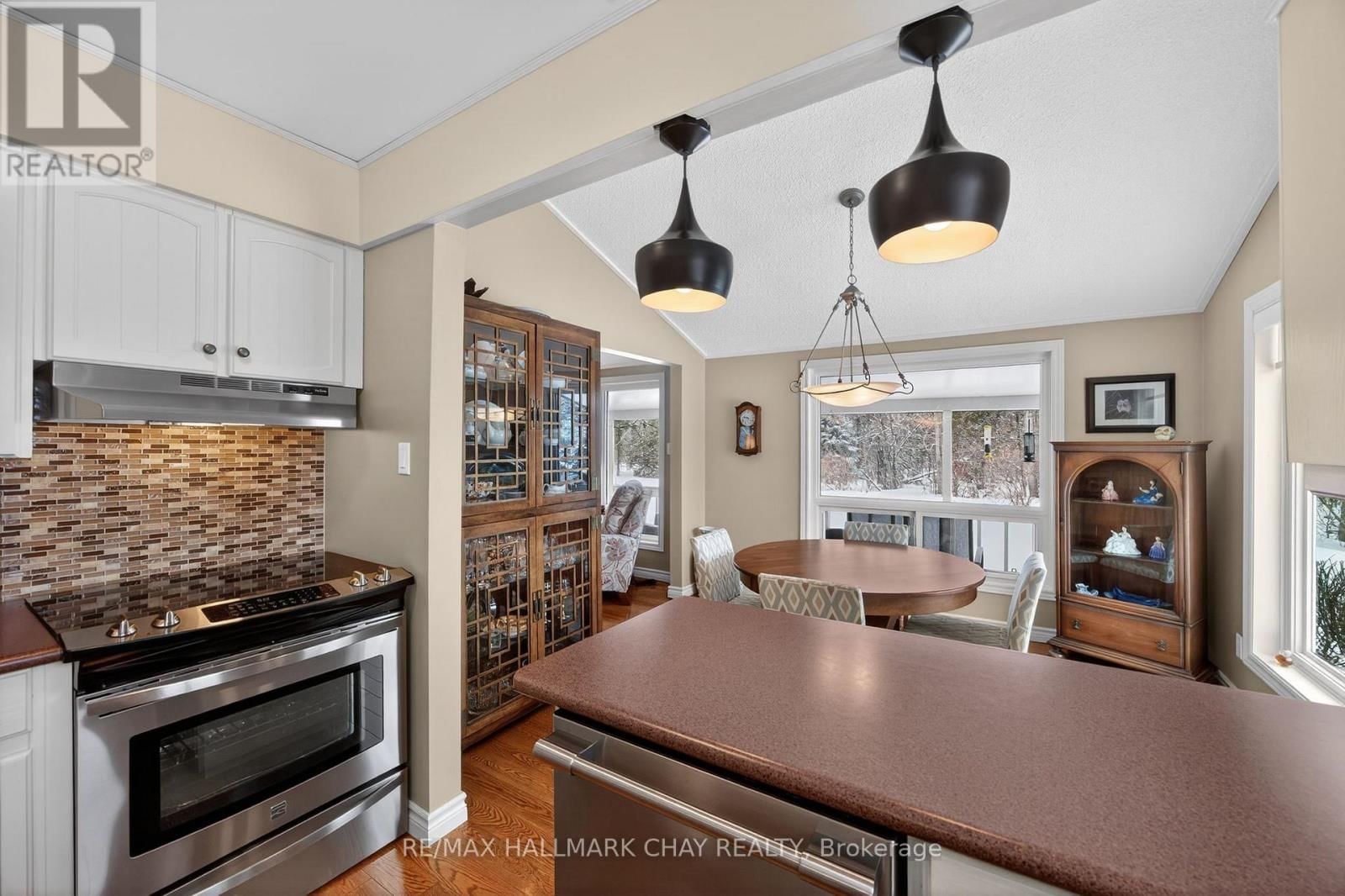 1075 6 LINE SOUTH Image 14