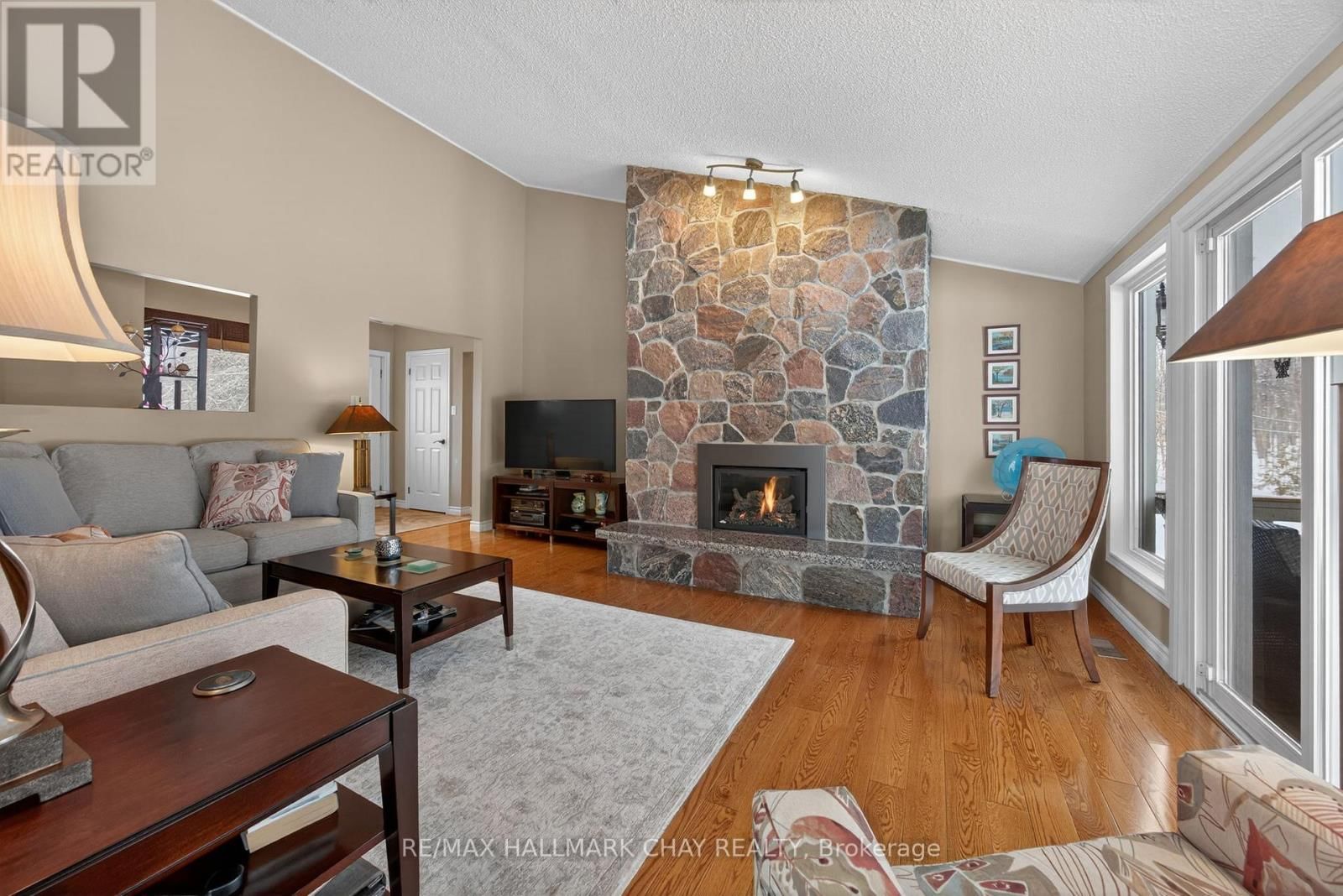 1075 6 LINE SOUTH Image 18