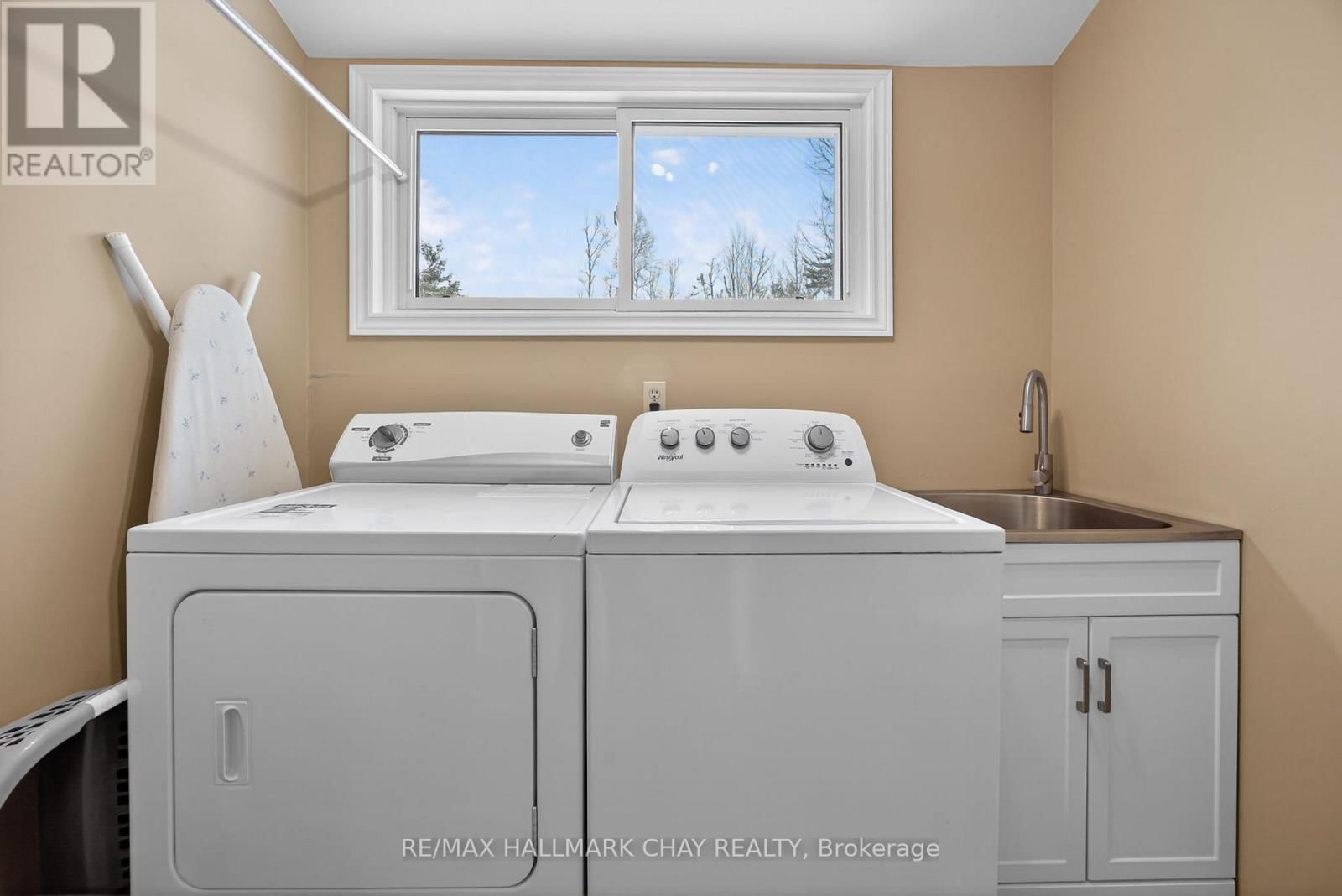 1075 6 LINE SOUTH Image 32