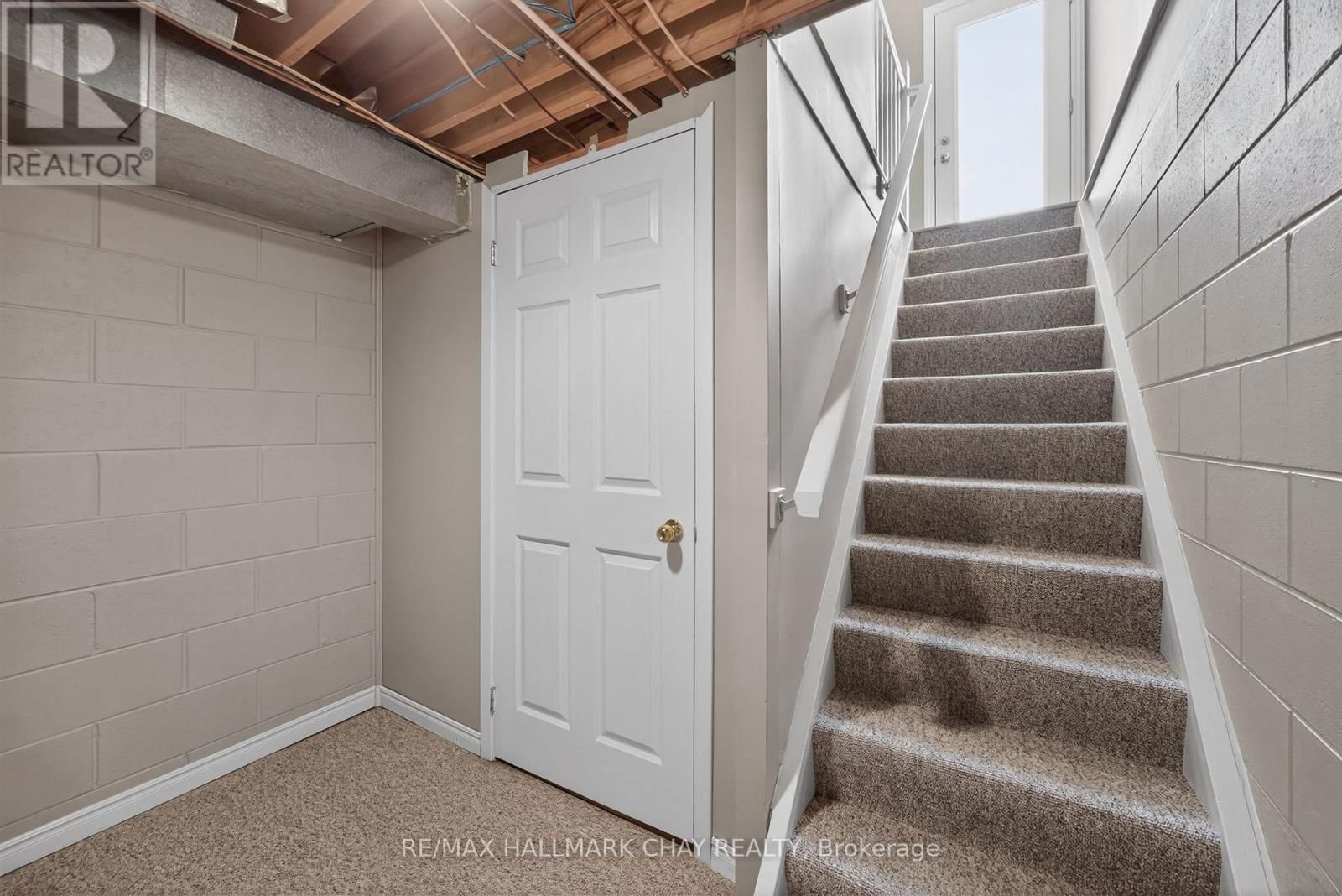 1075 6 LINE SOUTH Image 34