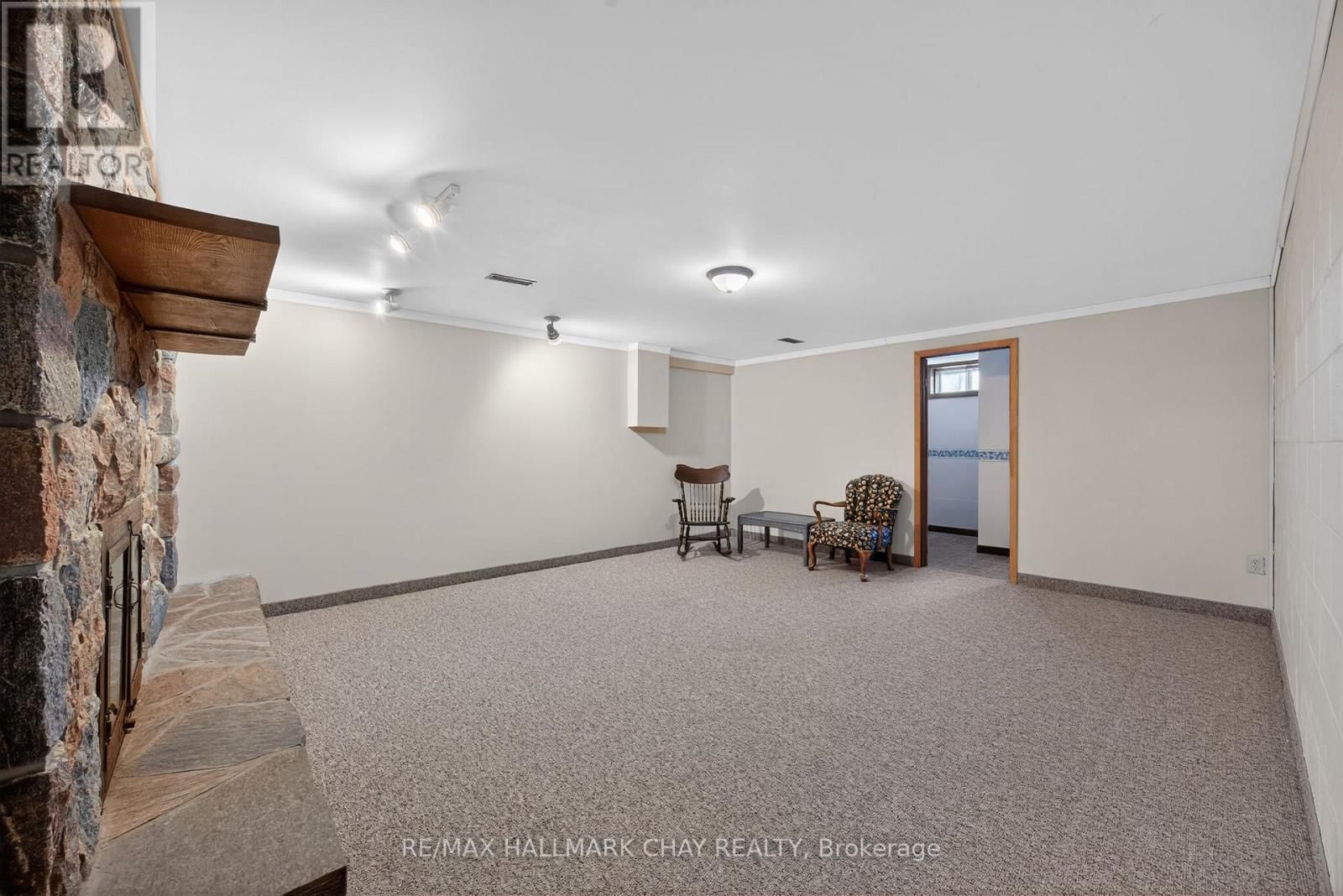 1075 6 LINE SOUTH Image 35