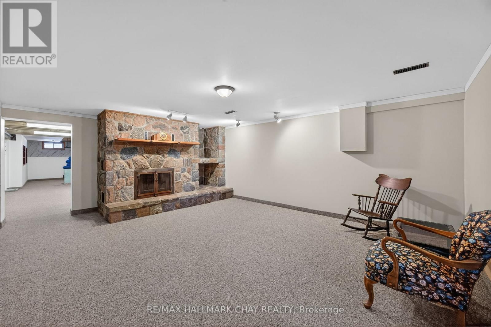 1075 6 LINE SOUTH Image 36