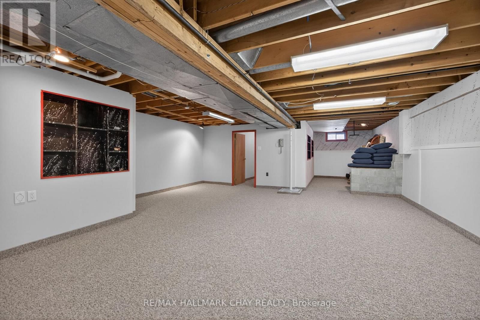 1075 6 LINE SOUTH Image 37