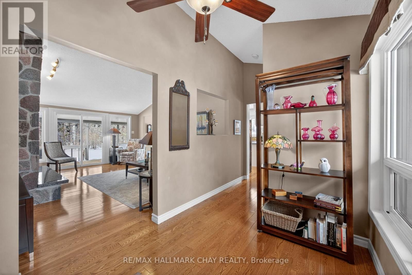 1075 6 LINE SOUTH Image 8