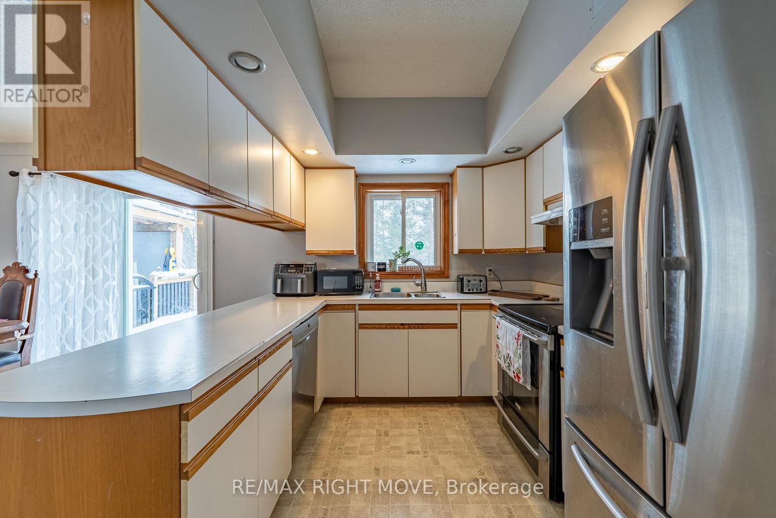 2776 MARY STREET Image 12