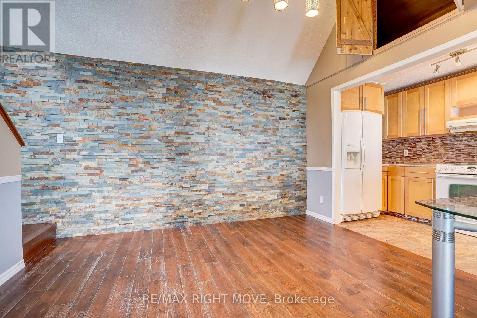 15 - 40 VICTORIA CRESCENT Image 13