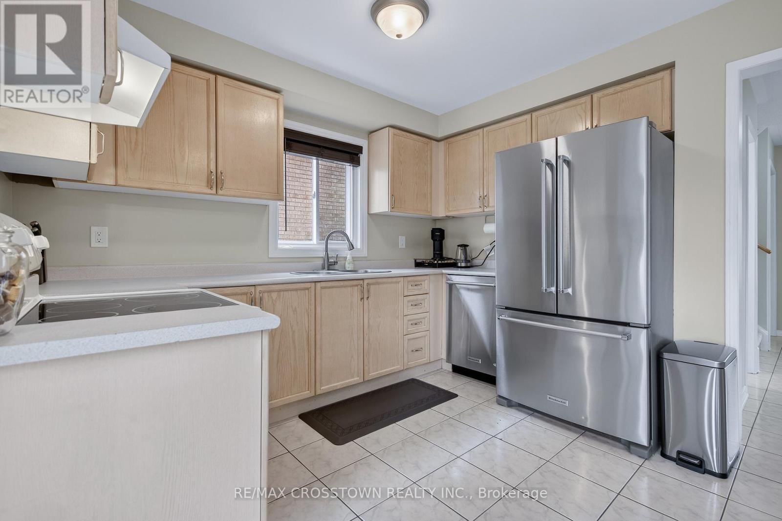 99 BISHOP DRIVE Image 12