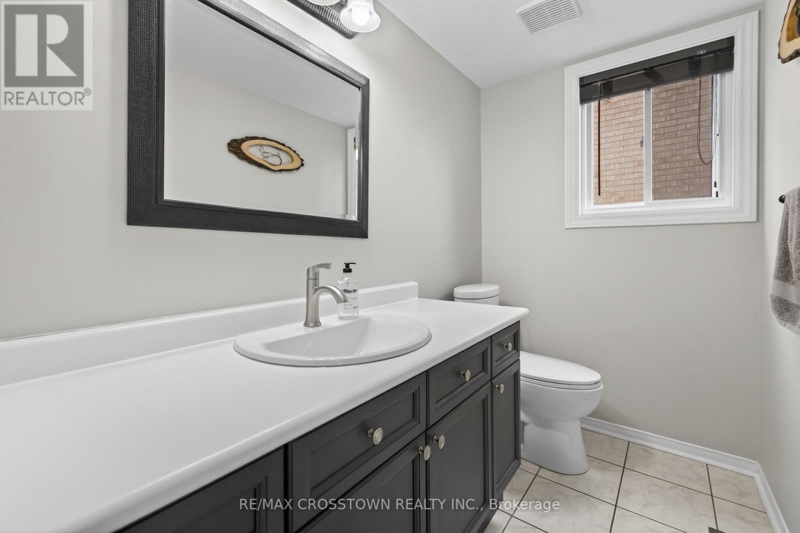 99 BISHOP DRIVE Image 13