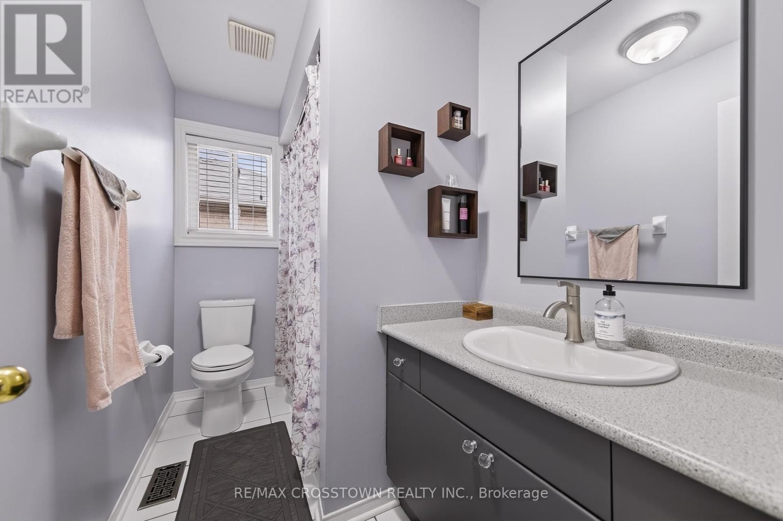 99 BISHOP DRIVE Image 16