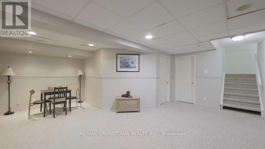 99 BISHOP DRIVE Image 25