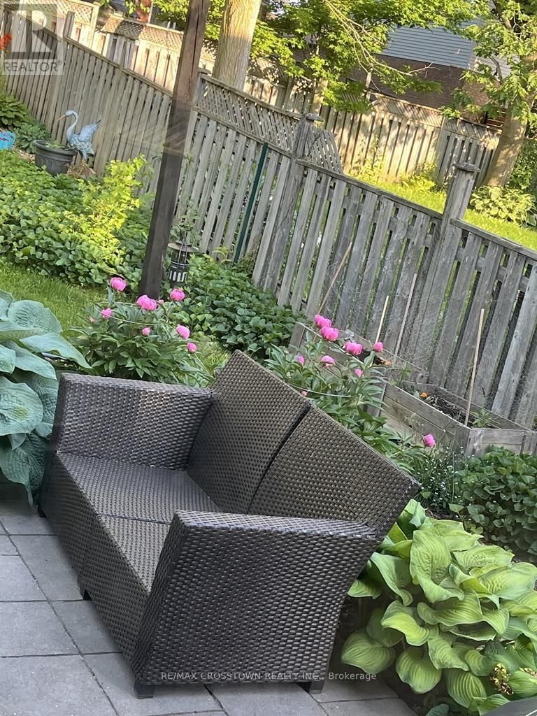 99 BISHOP DRIVE Image 37