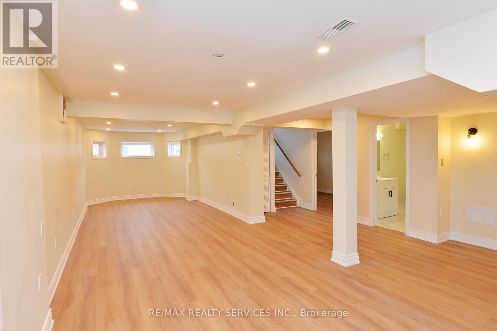 7 BUSH CRESCENT Image 32