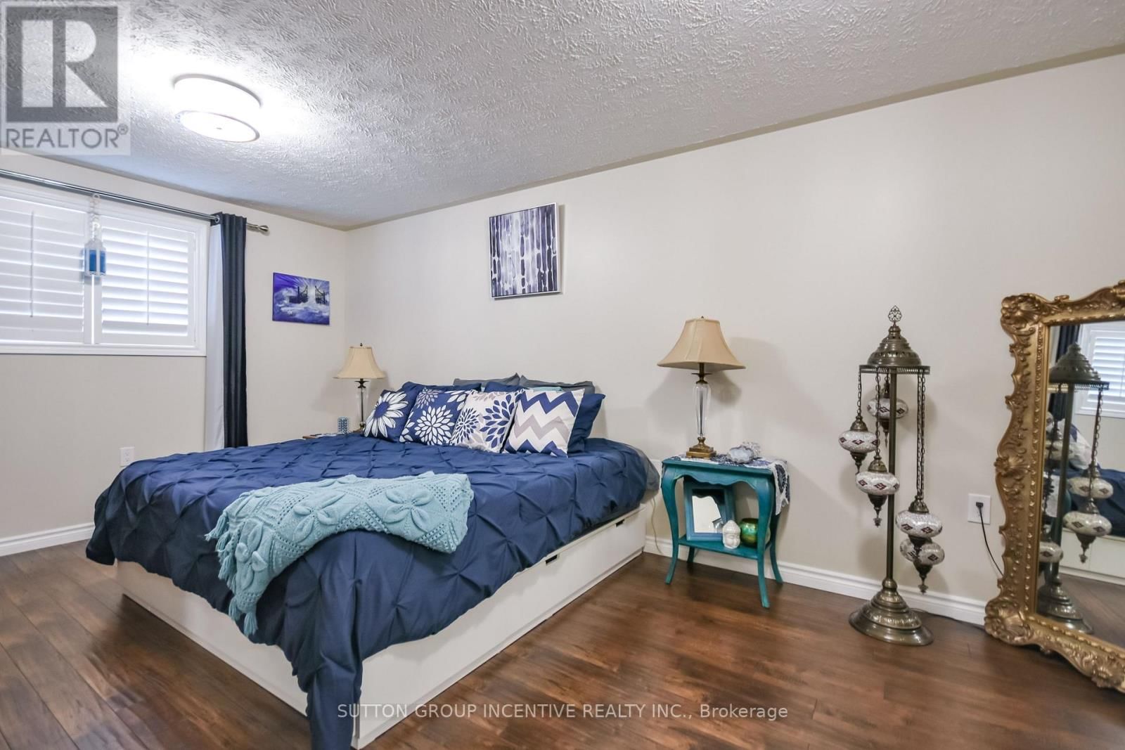 355 ZOO PARK ROAD Image 16