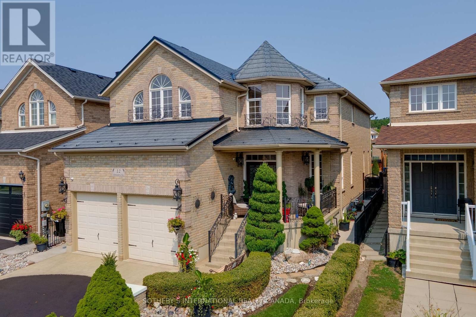 12 PARISIAN CRESCENT Image 30