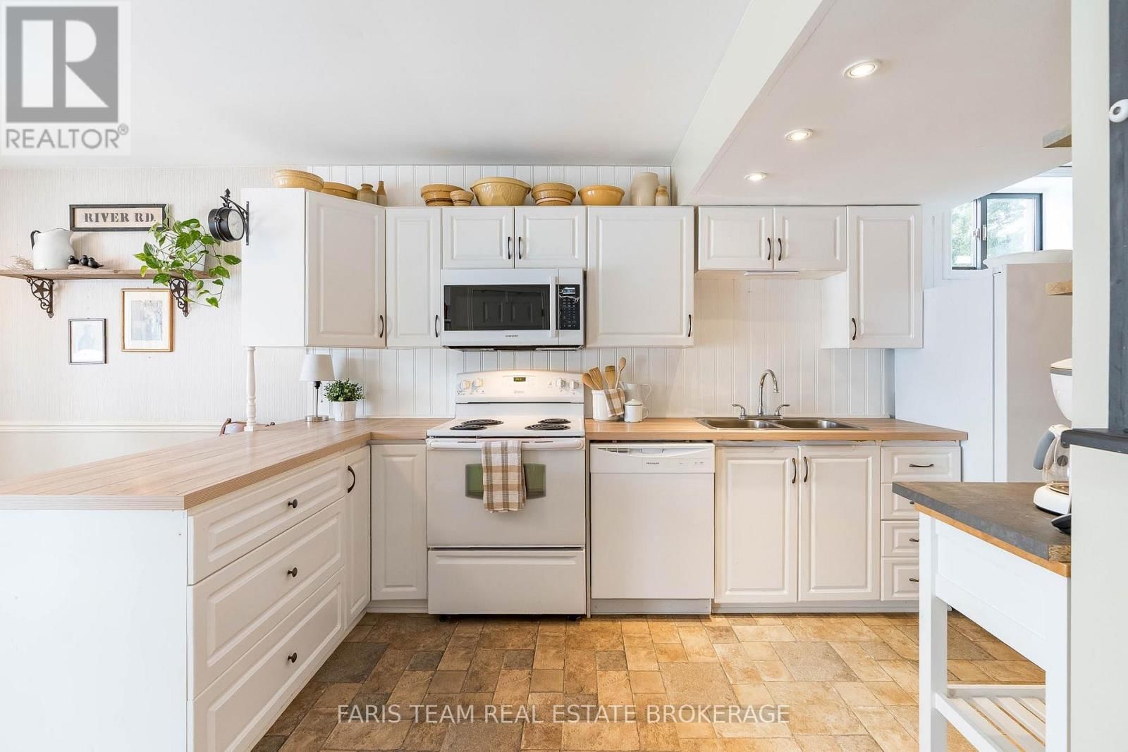 238 ROBINS POINT ROAD Image 34