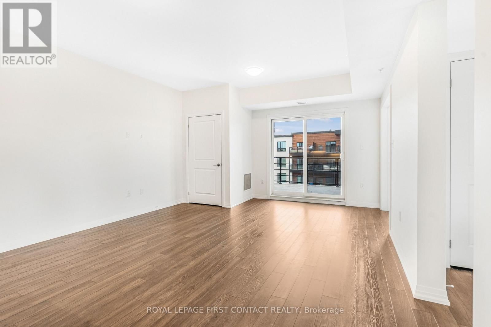 601 - 300 ESSA ROAD Image 4