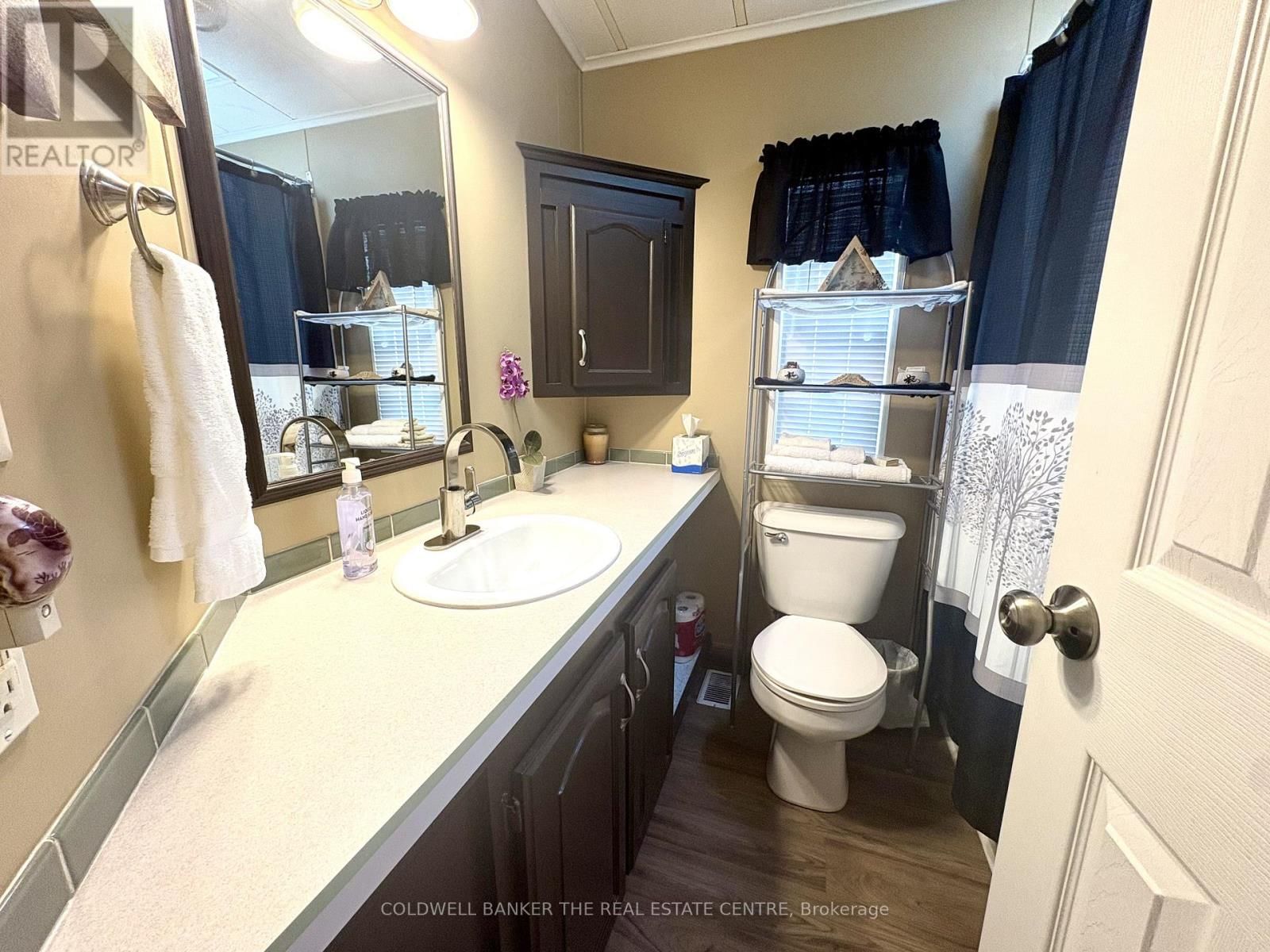 70 TOPAZ STREET Image 11