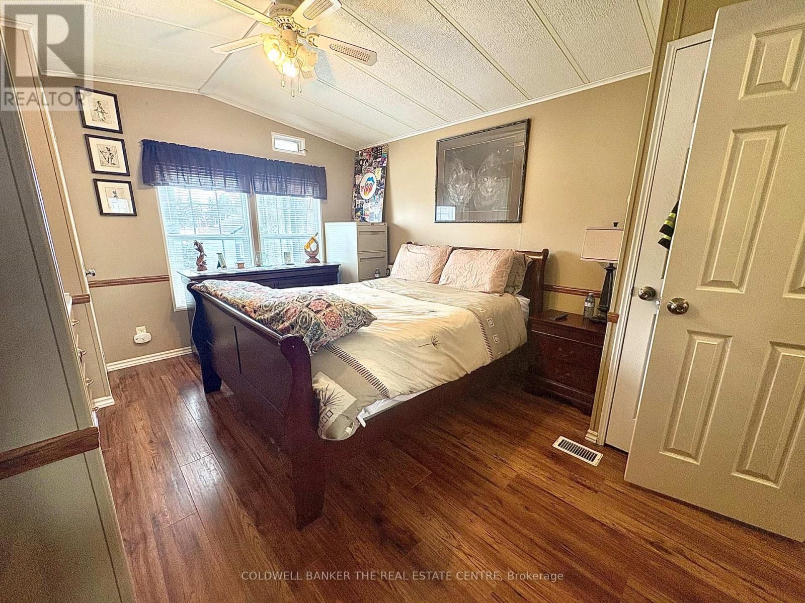 70 TOPAZ STREET Image 12