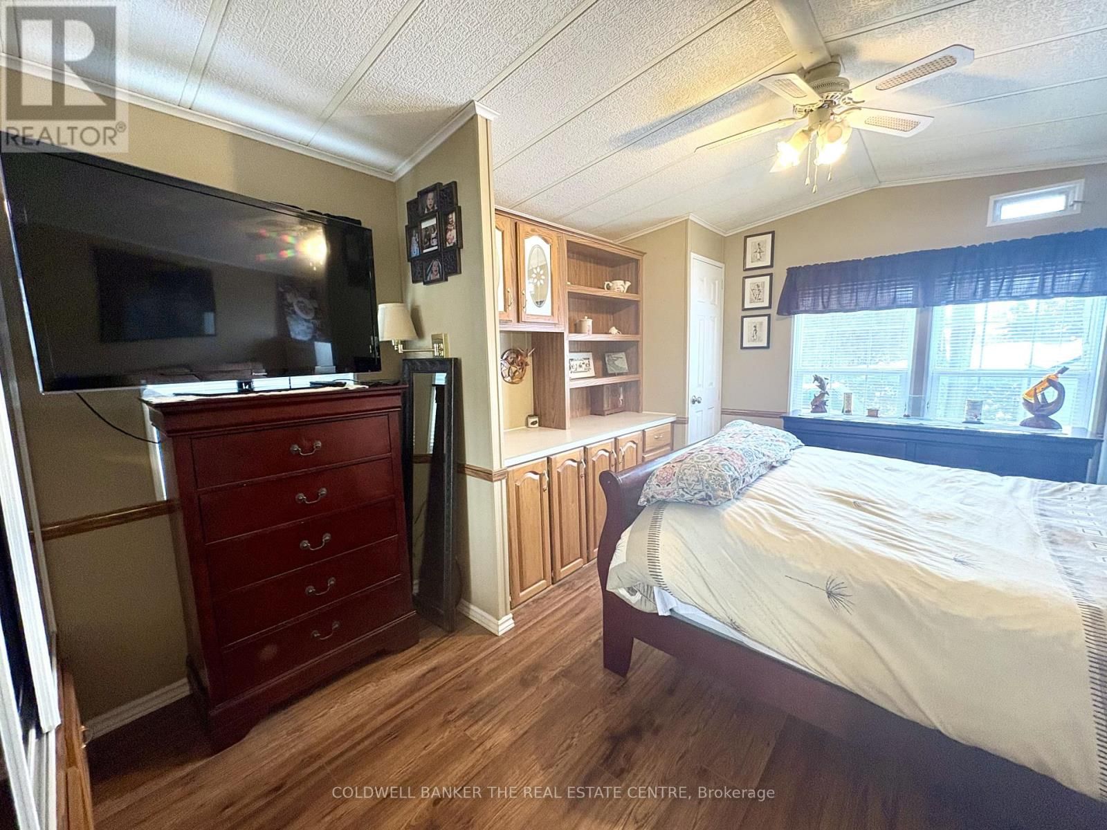 70 TOPAZ STREET Image 13