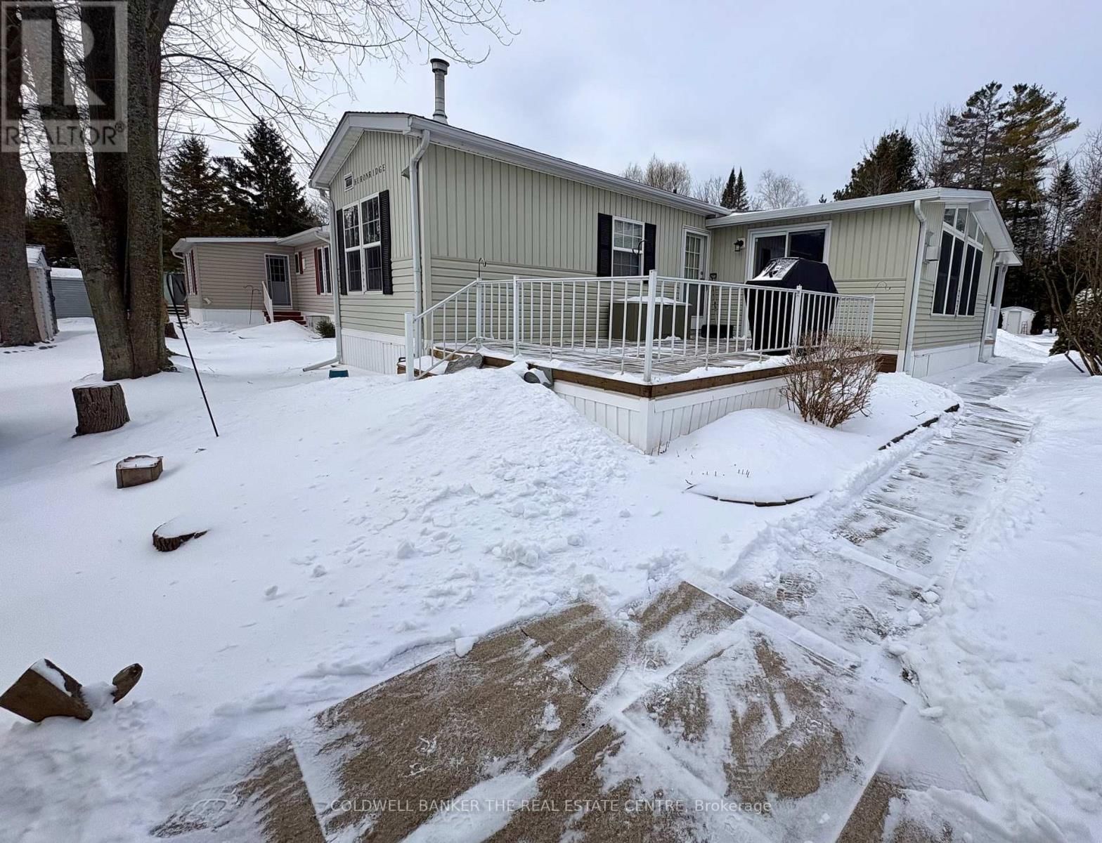 70 TOPAZ STREET Image 18