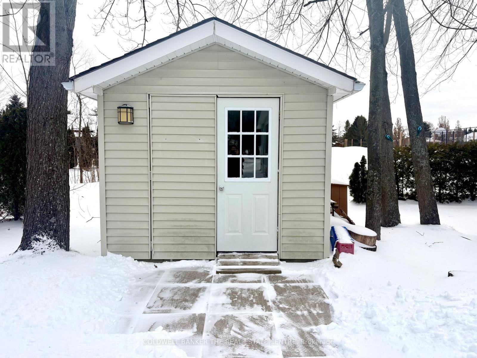 70 TOPAZ STREET Image 19