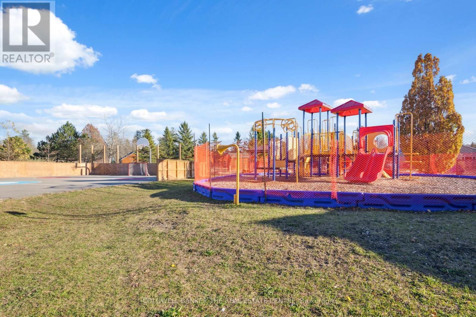 70 TOPAZ STREET Image 23